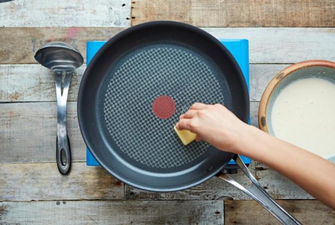 Как очистить сковороду от нагара и жира: эффективные методы и средства
