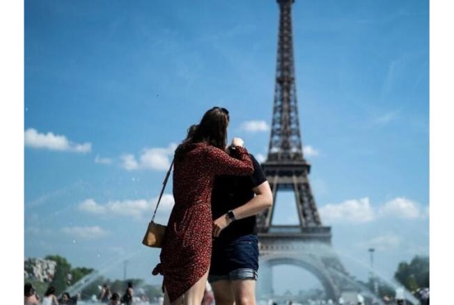Туристов предупредили о последствиях занятий сексом на Эйфелевой башне