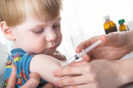Детские прививки в Латвии: панацея от всех болезней или угроза здоровью?