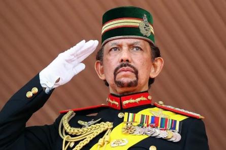 Бруней стал 9-й страной мира, в которой геев казнят по шариату