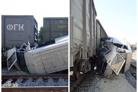 ЧП в порту: грузовой поезд оставил лишь груду металла от «Mercedes»