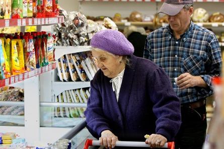 Наболело: рижанка возмущена поведением пенсионеров в супермаркетах города