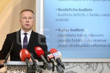 Римшевич возобновляет регулярные пресс-конференции о развитии латвийской экономики
