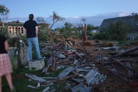 Семья из Балвского края, чей дом был разрушен смерчем, просит помощи
