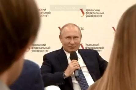 Путин пошутил про занятия демографией по ночам (ВИДЕО)