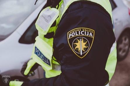 Латвийским водителям разрешили погашать штрафные пункты: как это сделать