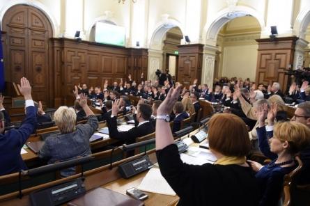 Цирк латвийской политики: партии выдают за свои идеи петиции с ManaBalss.lv