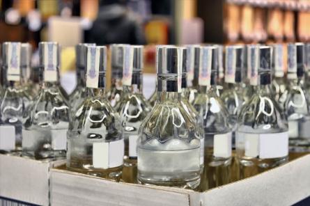 Латвия подсела на бутылку: министр финансов боится роста цен на водку