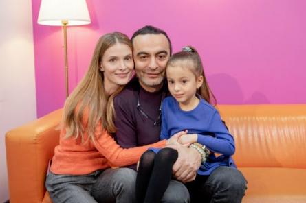 Светлана Иванова и Джаник Файзиев поженились и показали дочку