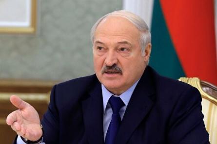 «Лучше умереть стоя, чем жить на коленях»: Лукашенко о ситуации с коронавирусом