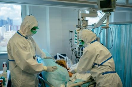 В РФ зафиксировано рекордное число умерших с коронавирусом за сутки