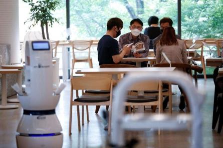 В Южной Корее создали робота-бариста для соблюдения социальной дистанции
