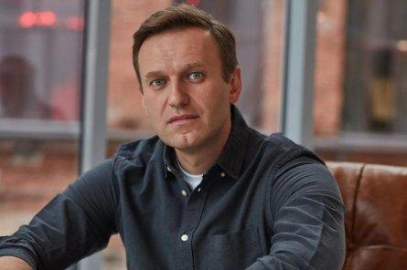 Стало известно, что происходило с Навальным в самолете, где ему стало плохо