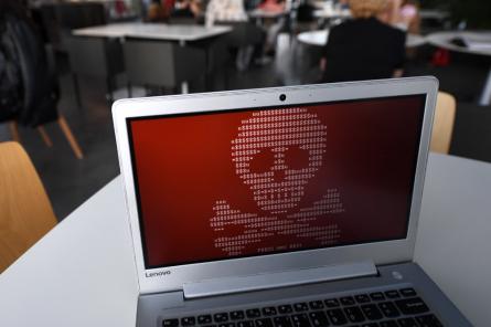 Банк предупреждает латвийцев о э-письмах, которые могут заразить компьютер