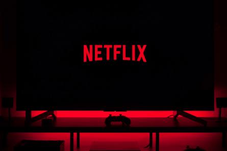Американские сенаторы просят Netflix отказаться от экранизации книги Лю Цысиня