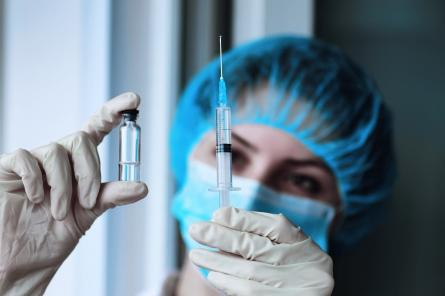 Пенсионерам придется болеть гриппом: почему вакцины не хватает на всех