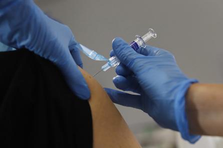 Названа неожиданная опасность вакцин против коронавируса