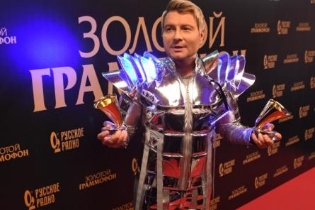 Надоели хуже горькой редьки: Баскова и Киркорова гонят в шею с Голубого огонька