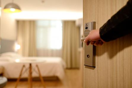 Не прошло и года: отелям разрешат размещать нуждающихся в самоизоляции