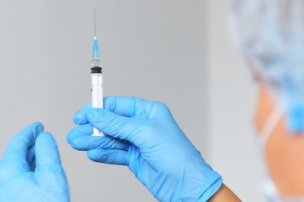 41-летняя женщина внезапно умерла после прививки вакцины Pfizer в ЕС