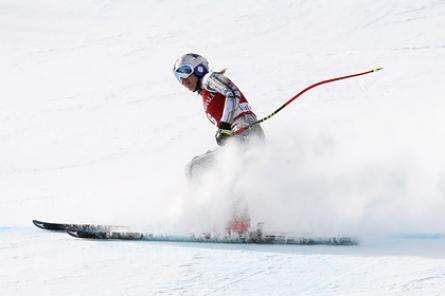 Чешская горнолыжница на высокой скорости протаранила ограждения (ВИДЕО)