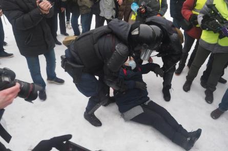 В Москве на акции протеста задержали более 1300 человек. В Петербурге свыше 500