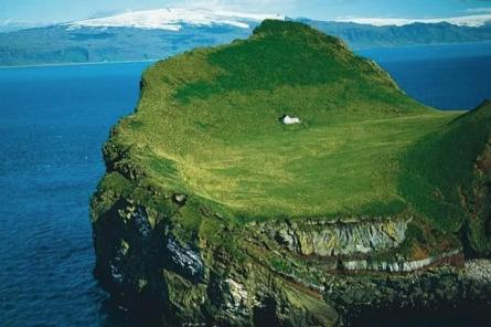 Кому принадлежит «самый одинокий дом» Исландии?