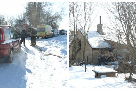Трагедия в Елгавском крае: при пожаре погибли три человека (+ВИДЕО)