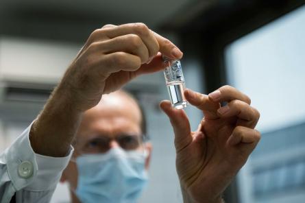 Ученые отрицают риск бесплодия после прививки от COVID-19