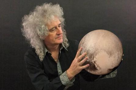 Гитарист Queen написал научную работу об уникальном астероиде