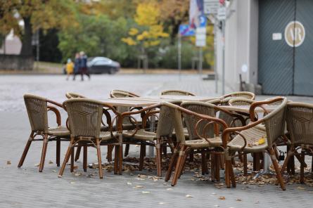 Ресторатор: люди соскучились по кафе – готовы сидеть на улицах в шубах