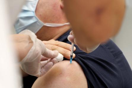 Внезапно: Латвии зафиксирован случай смерти человека после вакцинации
