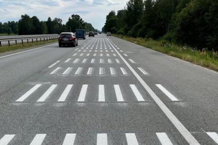 В Латвии появилась дорога в полоску! Что это значит?