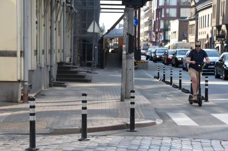 Полиция запуталась в столбиках Риги: вроде хорошо, но как-то коряво