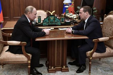 Эксперт: между Путиным и Медведевым была война