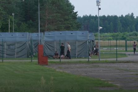 Мигранты в Литве: Лукашенко, "колючка" на границе и проблемы Вильнюса