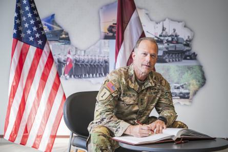 Командующий 5-м корпусом Армии США посетил Латвию