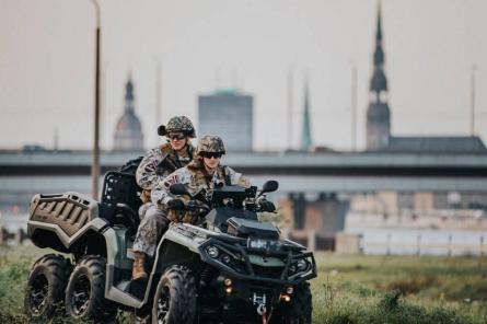 Мнение: как вообще можно додуматься проводить военные учения в центре Риги?