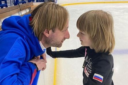 Плющенко показал тренировку сына со сломанной рукой
