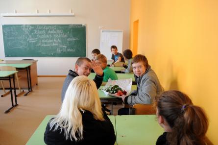 Снизилось число затронутых Covid-19 учебных заведений в Латвии