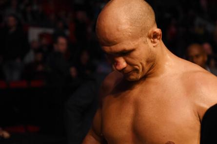 Бывший чемпион UFC рассказал об угрозах со стороны промоушена
