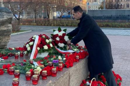 Посол Латвии в РФ почтил память латышей — жертв сталинских репрессий