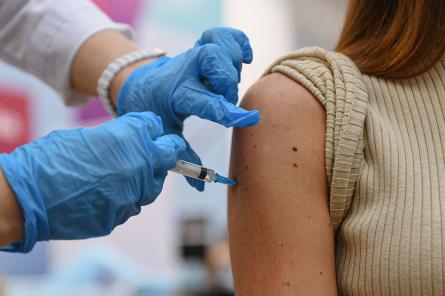 «Мы обеспокоены»: чиновник Минблага подал иск в суд из-за вакцинации от Covid-19