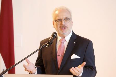 Президент призвал латвийское общество объединиться, несмотря на разные взгляды
