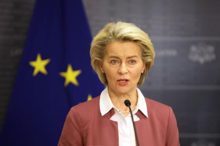Председатель Еврокомиссии: Латвию в гибридной борьбе поддержит ЕС