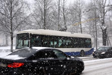 Снег, метель, дождь: на Латвию несется новый циклон