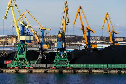 Даешь стране угля! Из-за мировой коньунктуры порты Латвии завалило углем