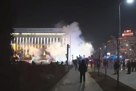 Как в Беларуси? В Казахстане вновь вспыхнули беспорядки (видео)