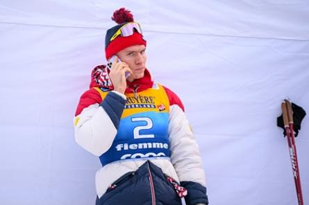 Описана реакция Большунова на поражение норвежцу Клебо в «Тур де Ски»