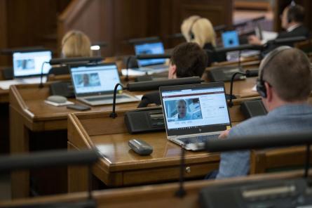 Отклонено предложение оппозиции об отмене сертификатов Covid-19 в Латвии